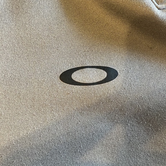Excellent preowned condition. Made by Oakley in a size large. - Picture 6 of 8